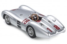 MERCEDES-Benz W196 GP France Campeon del Mundo 1954 J.M.Fangio - Incluye Vitrina - GP Replicas Escala 1:!8 (GP128A)