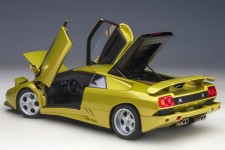 LAMBORGHINI Diablo SE30 1993 Yellow Metallic - AutoArt Scale 1:18 (79157)