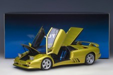 LAMBORGHINI Diablo SE30 1993 Yellow Metallic - AutoArt Scale 1:18 (79157)