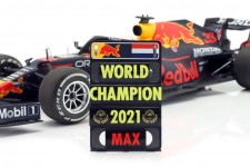 RED BULL RB16B World Champion Winner GP Abu Dhabi 2021 M. Verstappen - Minichamps Scale 1:18 (110212333)